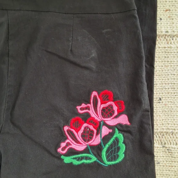 Black Leggins with Floral Embroidery - Picture 4 of 12